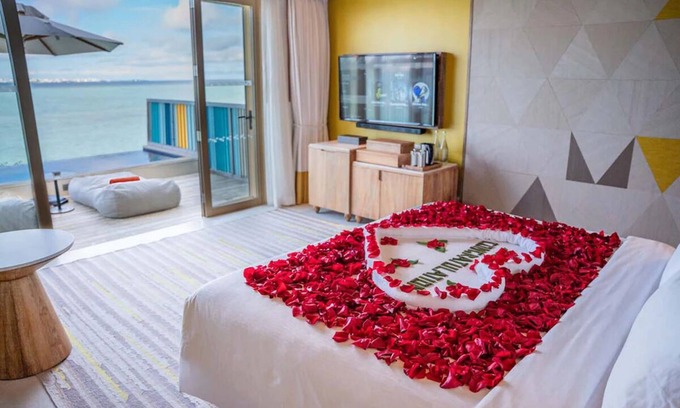 Farukolhufushi Island Hôtel | Vibrant Vibes & Ocean Slides: Hard Rock Maldives Family Paradise