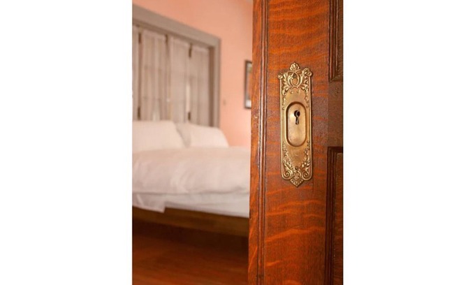 Bloomfield Maison | Victorian 1BR : King Bed : Fantastic Location