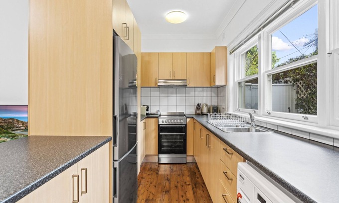 Petersham Appartement | Victorian Apartment in Lifestyle Hotspot