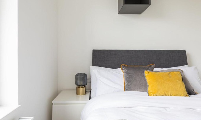 St. George's Appartement | Victorian Building turned Charming Hotel Perfect For Short and Long Term Stay with WiFi