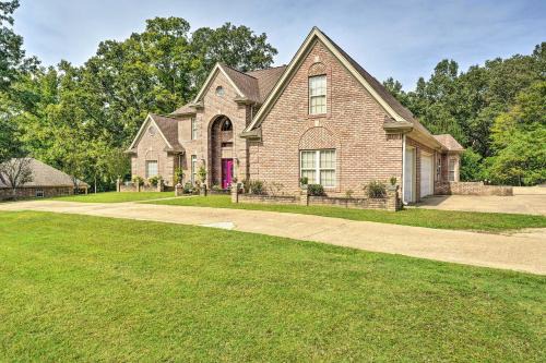 Hernando Maison | Victorian Hernando Home about 25 Miles to Memphis