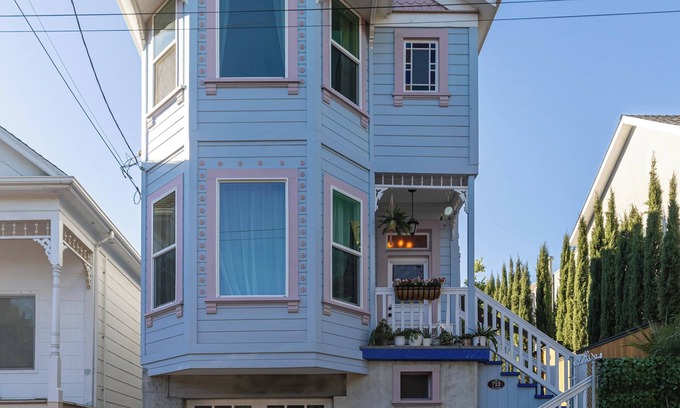 Crockett Maison | Victorian House-30 mins to Napa & SF, Free Pets!