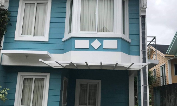 Poblacion Maison | Victorian style 3 bedrooms 3 baths fully furnished