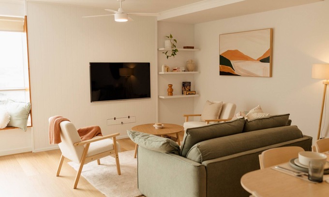Newcastle West Appartement | Vida Central - 2 Bedroom, 1.5 bathroom apartment w/free parking + pool & gym