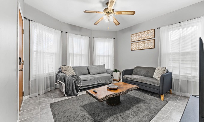 New Bedford Appartement | Vida Comfy Inn Modern 3BR- 8 mins to downtown