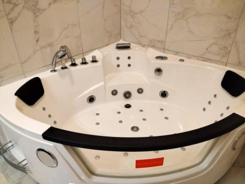 Vierzon Appartement | Vierzon Centre - joli T2- balnéo- wifi