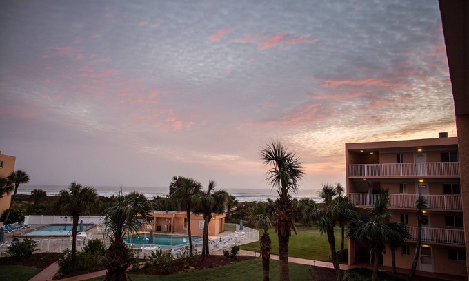 St. Augustine Beach Copropriété | Extras, Extras, Extras dans un Condo Propre, Confortable et Pratique Vue Glorieuse!