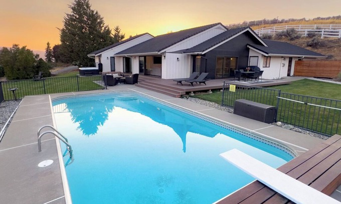 Sunnyslope Maison | View Home with Pool Près de Leavenworth, Mission Ridge, le lac Chelan et les vignobles