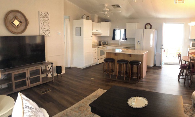 Apache Junction Maison | View of Superstition Mountains in a 55 Plus Apache Junction Community!