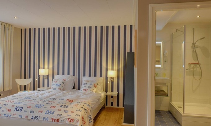 Monnickendam Appartement | View of the harbour, room with shared kitchenette
