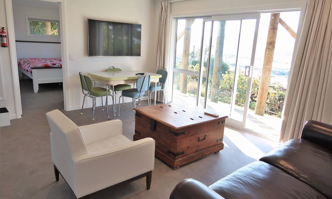 Stepneyville Appartement | Views-for-ages-apartment