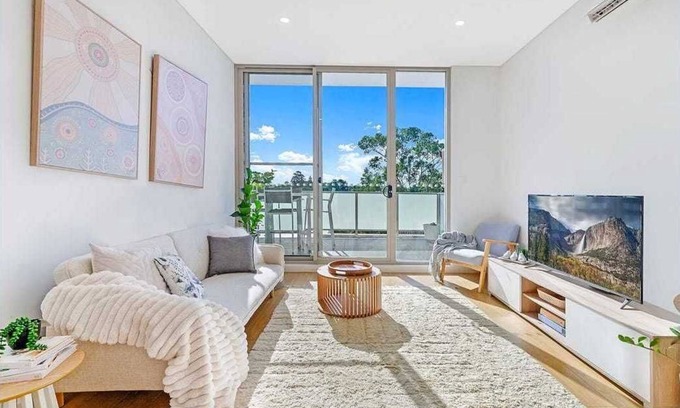 Asquith Appartement | Views for days. 1 Bedroom Penthouse Private & Quiet, New Host 4.7 star rating