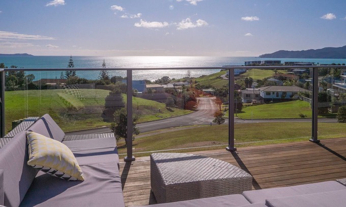 Cable Bay Maison | Views on Stratford - Encompassing Across The Bay