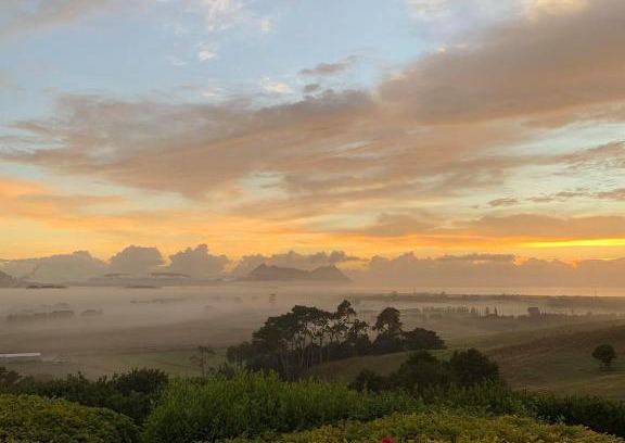 Ruakaka Maison | Views to unwind - self contained unit w/king bed