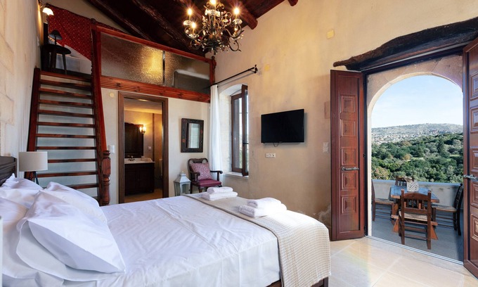Karoti Maison | Vigdini Traditional House with hot tub in Karoti village