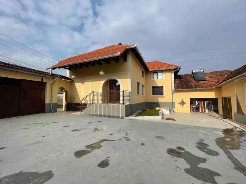 Carpinet Maison | Vilă in Izbuc, Bihor - Casa Moma