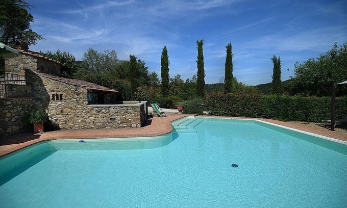 Sant'Andrea in Percussina Villa | Villa Lacustre: Une villa de deux étages caractéristique et accueillante dans le style caractéristique de la campagne toscane.