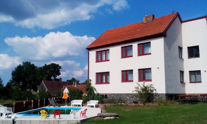 Skrychov u Malsic Maison | Vila FILIP, 7 ložnic, bazén 8x4 m