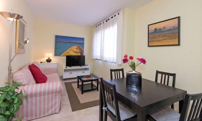 La Vila Olimpica del Poblenou Appartement | Vila Olímpica: Sant Martí - Sardenya by Interhome