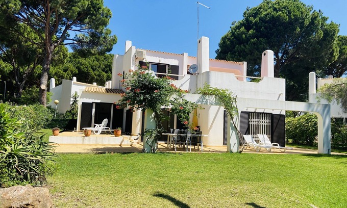 Sao Clemente Villa | Vilamoura Ténis -casa com Jardim Privado Dentro do Condominio com 6 Piscinas