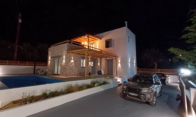 Zefiria Maison | Vilianna Milos
