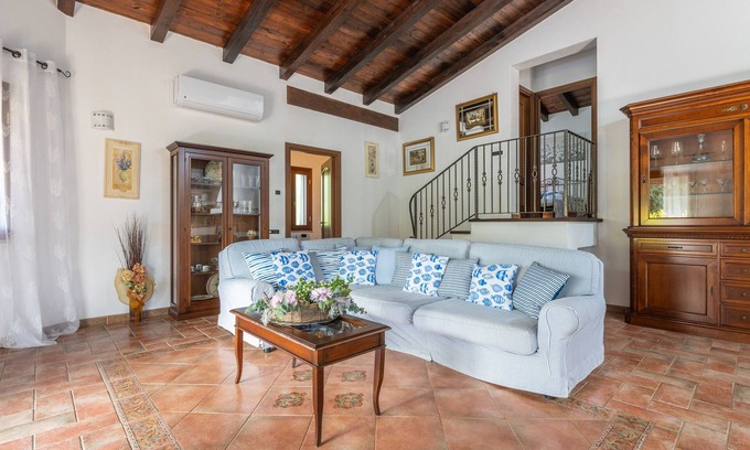 Nuxis Villa | Villa "Rossu" avec vue sur les montagnes, jardin privé, Wi-Fi et climatisation