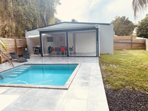 Les Abymes Villa | Villa élégante Les Abymes, piscine