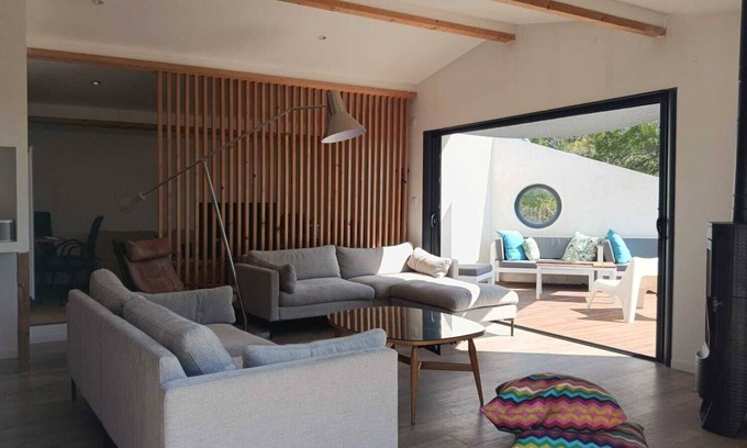 Saint-Jean-de-Cuculles Villa | Villa 220m2 très lumineuse avec piscine privative, plein sud, détente assurée!