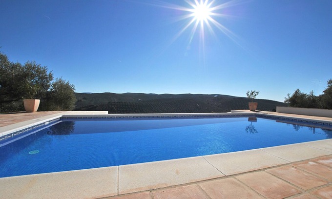 Iznajar Villa | Villa 230m2, 4 SDB modernes, piscine, vue à 80km, 3 terrasses, chauff. central