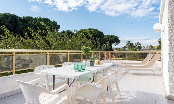 Vilafortuny Villa | Villa à 30 m de la plage de Cambrils avec vue sur la mer, Wi-Fi, terrasses et jardin