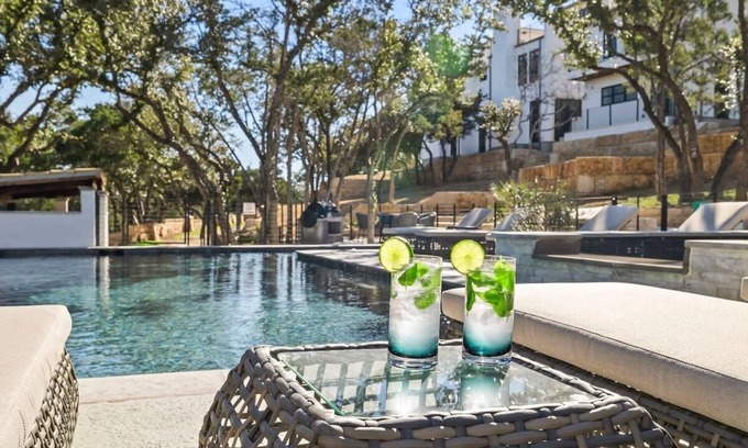 Spicewood Villa | Villa 4 -3 Bedroom|Firepit|Pool|Hot tub