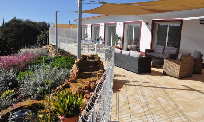 Silves Villa | Villa 5 ch , 6 s.b.,clim ,piscine chauffée du 4/6 au 2/9/22, jardin, fitness.