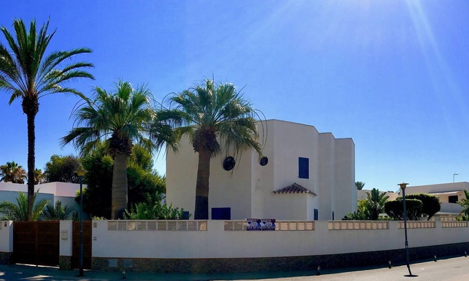 Puerto Rey Villa | Villa à 50 mètres de la plage, climatisation, Wifi, piscine privée, cuisine extérieure, barbecue