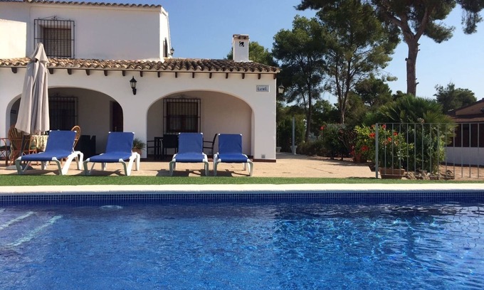 Moraira Villa | Villa à 500m de la plage. Piscine privée.