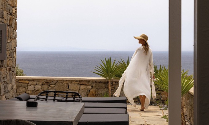 Paradise Appartement | Villa 9 - Sea View, Private Jacuzzi for 5, Shared Pool,Gym,Bar