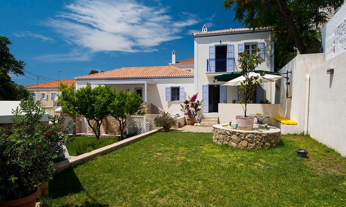 Spetses Villa | VILLA AELIA in Spetses - charm & convenience, 2min beach