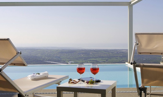 Ragusa Villa | Villa trés panoramique:piscine à débordement,jardin,court de tennis,wi-fi, bbq
