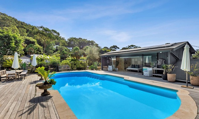 Newport Villa | Villa AIX - HUGE ENTERTAINERS HOME - Minutes from the Sea -Magnesium Heated Pool