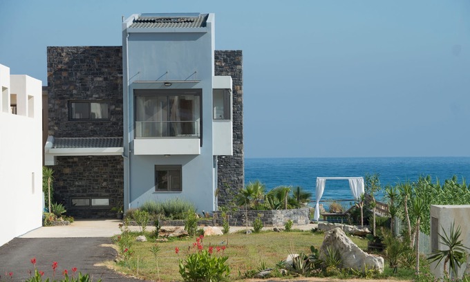 Adelianos Kampos Villa | Villa al Mare. La mer à vos pieds!