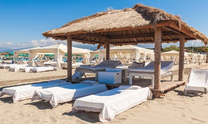 Montignoso Appartement | Villa Alberico Suite M 4pax, With A/c, Wifi, Shared Pool, Near Beach Clubs