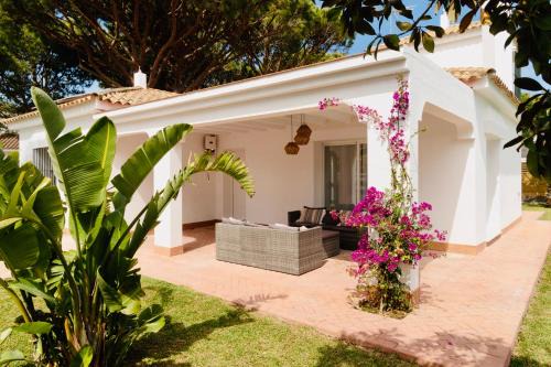Cabo Roche Villa | Villa Alemania Chalet Independiente con Piscina en Urbanización Roche Conil Cádiz Andalucía España