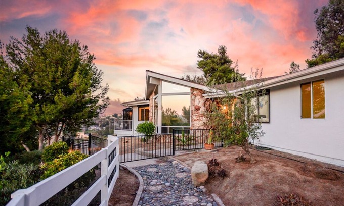 Bonita Maison | Villa Amarone - San Diego - Location, Hilltop View, Hot Tub, Pet friendly