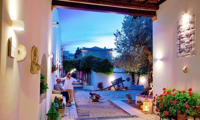 Casa Santa Appartement | Villa Angelina, La stalla: two bedrooms & two bathrooms apartment