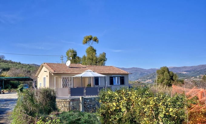 Poggi Villa | Villa Anna avec piscine privée située au rez-de-chaussée 2 chambres pour 6.