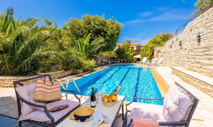 Asteri Villa | Villa Anta - Deux Chambres Villa, Couchages 6