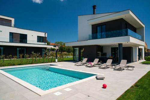 Vodnjan Villa | Villa Arestea near Pula with sea view, wellness & playground