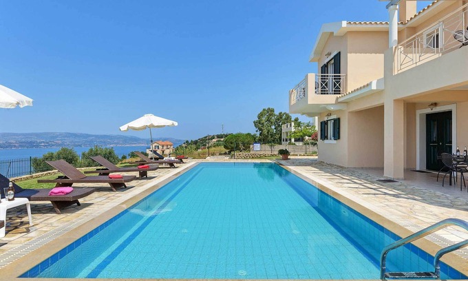Lassi Villa | Villa Argostoli Bay - Cette villa comprend une piscine privée, une vue magnifique sur la mer et WI-FI