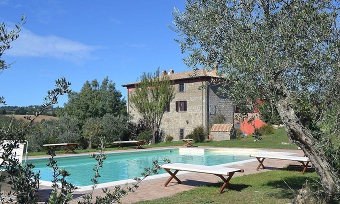 Montefiascone Villa | Villa Ascanio: Une splendide villa en pierre de quatre étages.