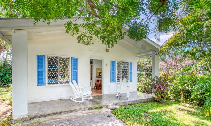 Puntarenas Cottage | Villa dans propriété en bord de mer avec terrasse et piscine partagée - à quelques pas du sable!