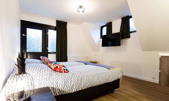 Beekbergen-Zuid Chalet De Ski | ✓ Villa at Recreatiepark Beekbergen ✓ Holiday home for 8 persons ✓ Located in Beekbergen (Gelderland) ✓ Holiday park on the Veluwe ✓ Book directly through the park